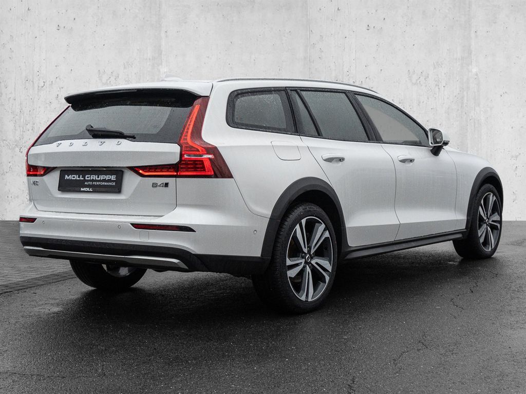 Volvo V60 Cross Country 2023