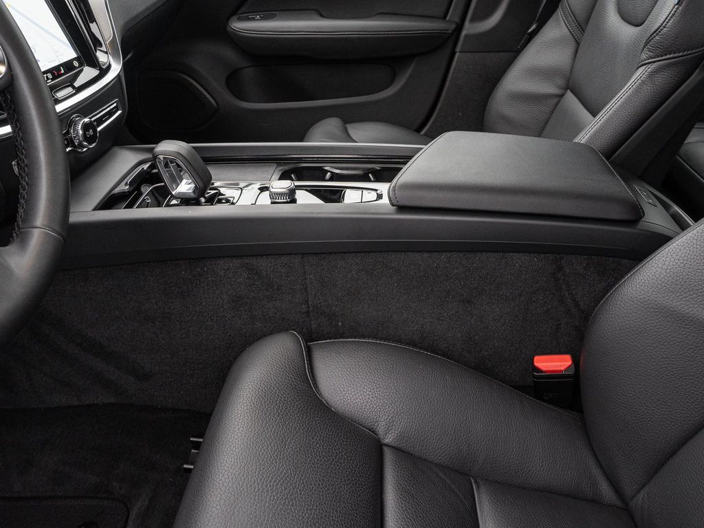 Volvo V60 Cross Country 2023