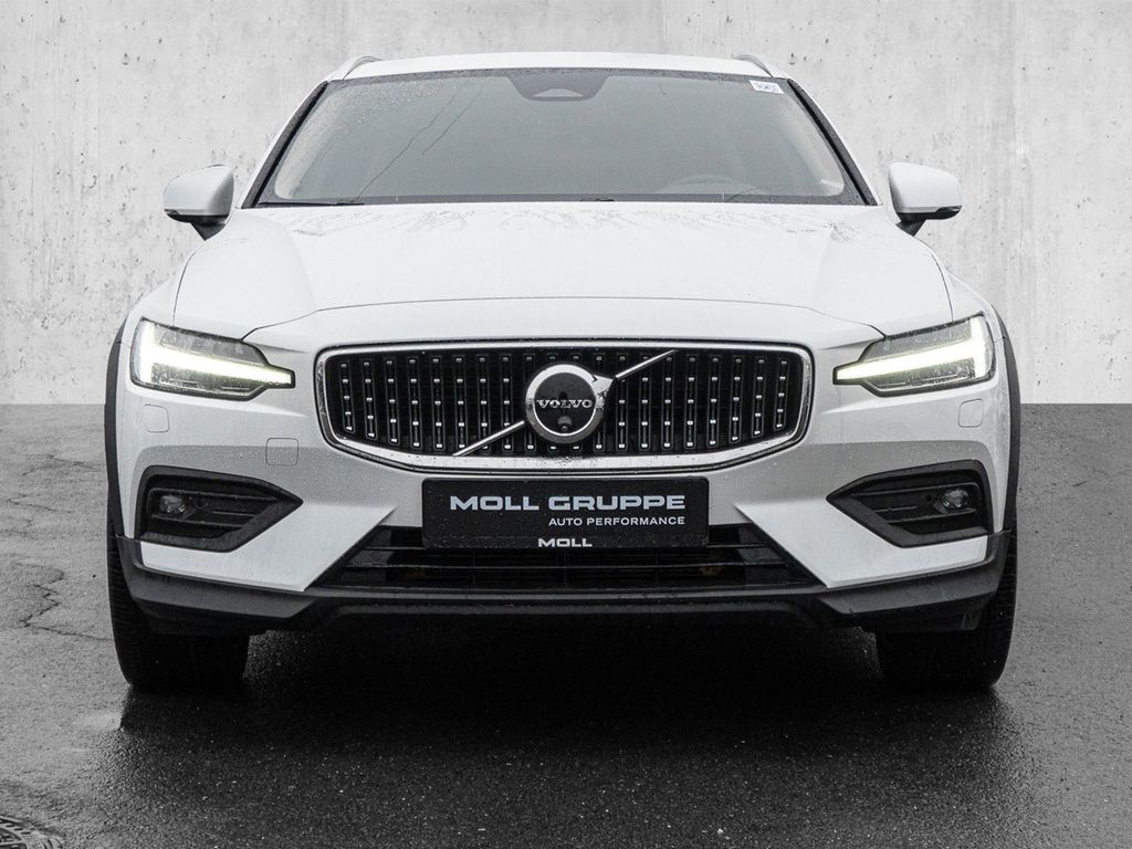 Volvo V60 Cross Country 2023