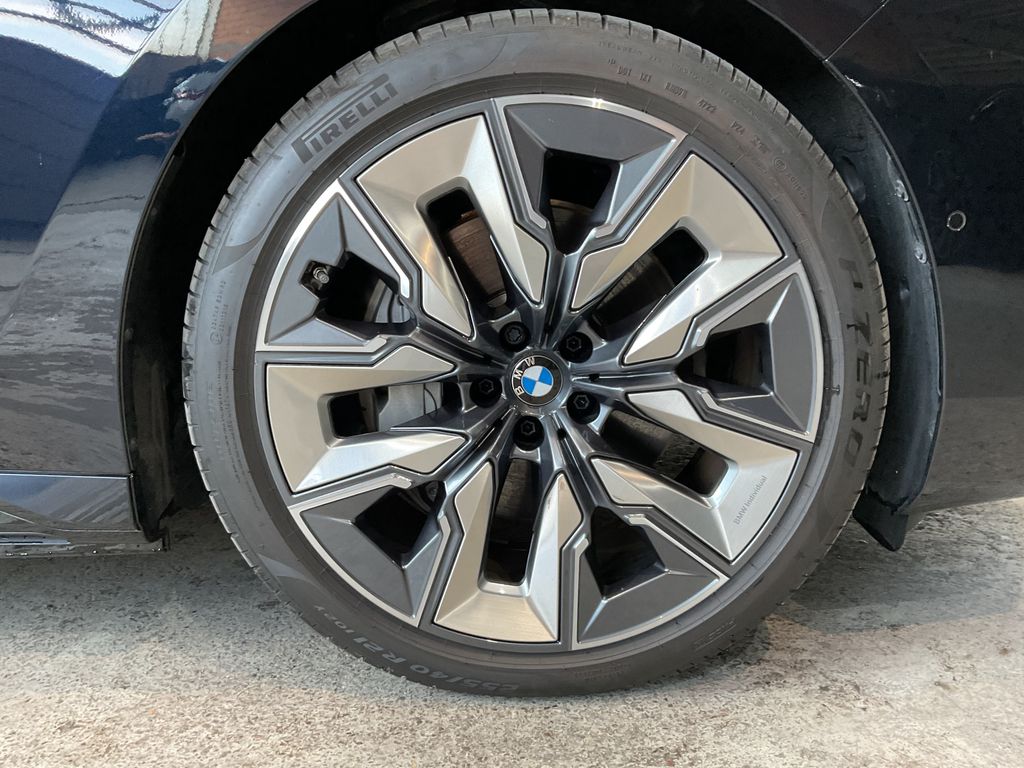 BMW i7 2024