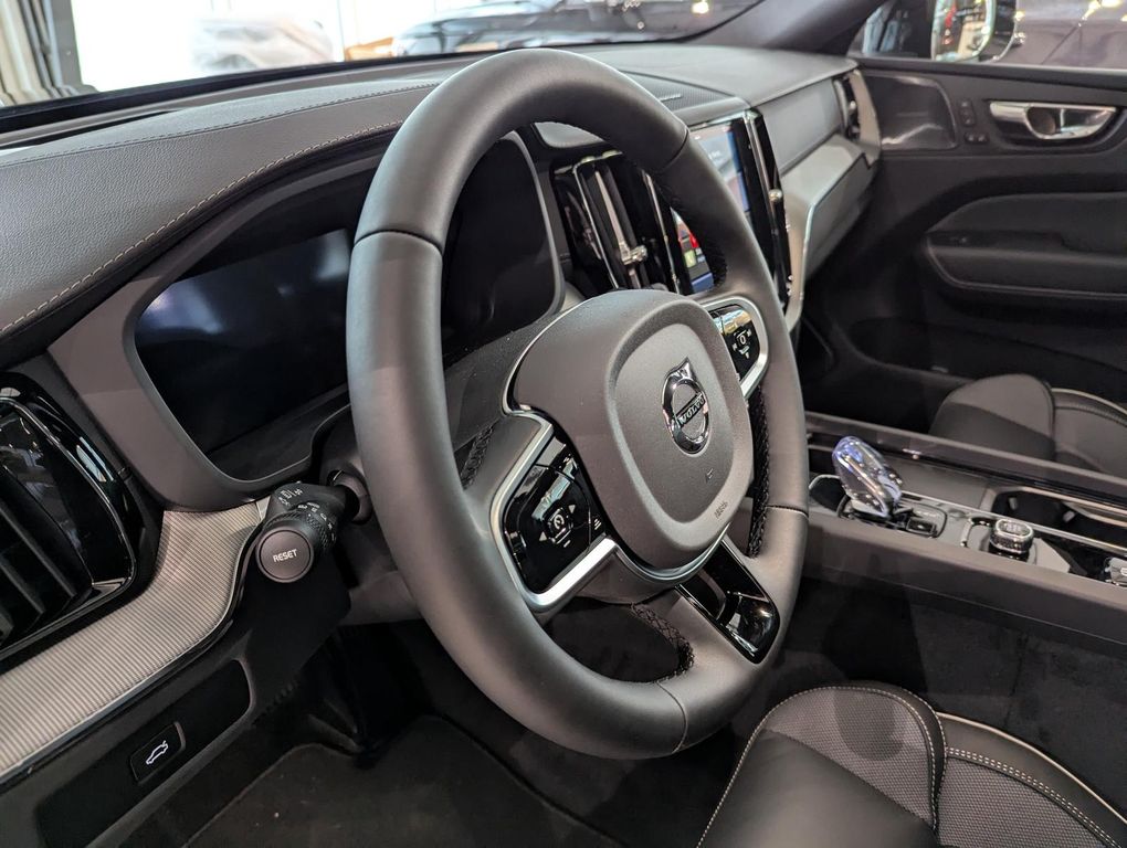 Volvo XC60 2025