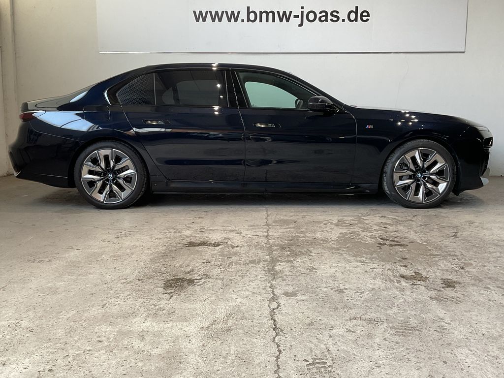 BMW i7 2024