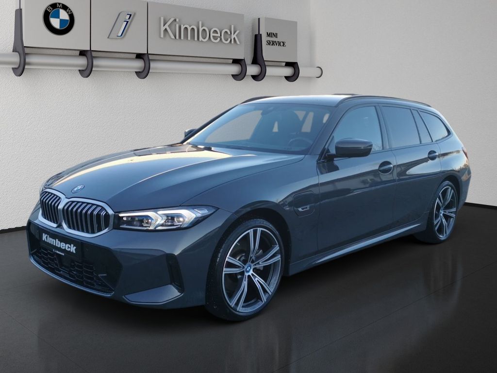 BMW 330 2022
