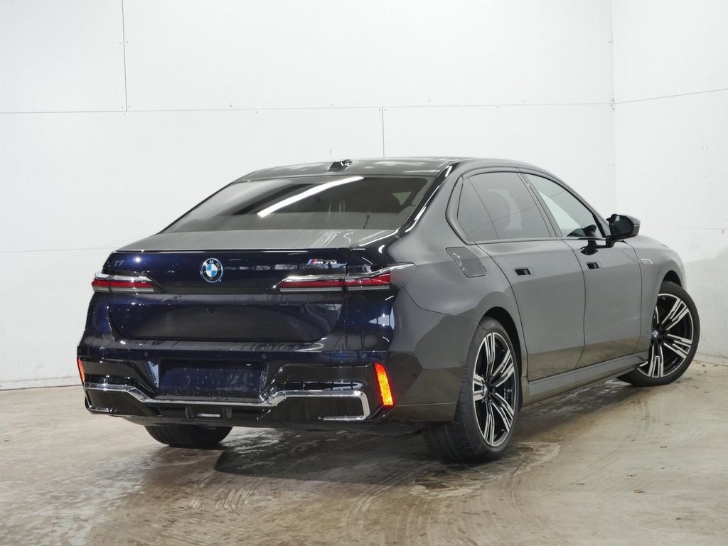 BMW i7 2025