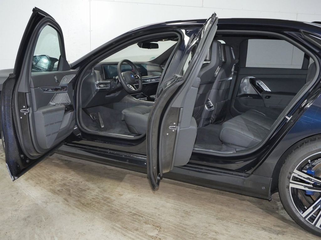 BMW i7 2025