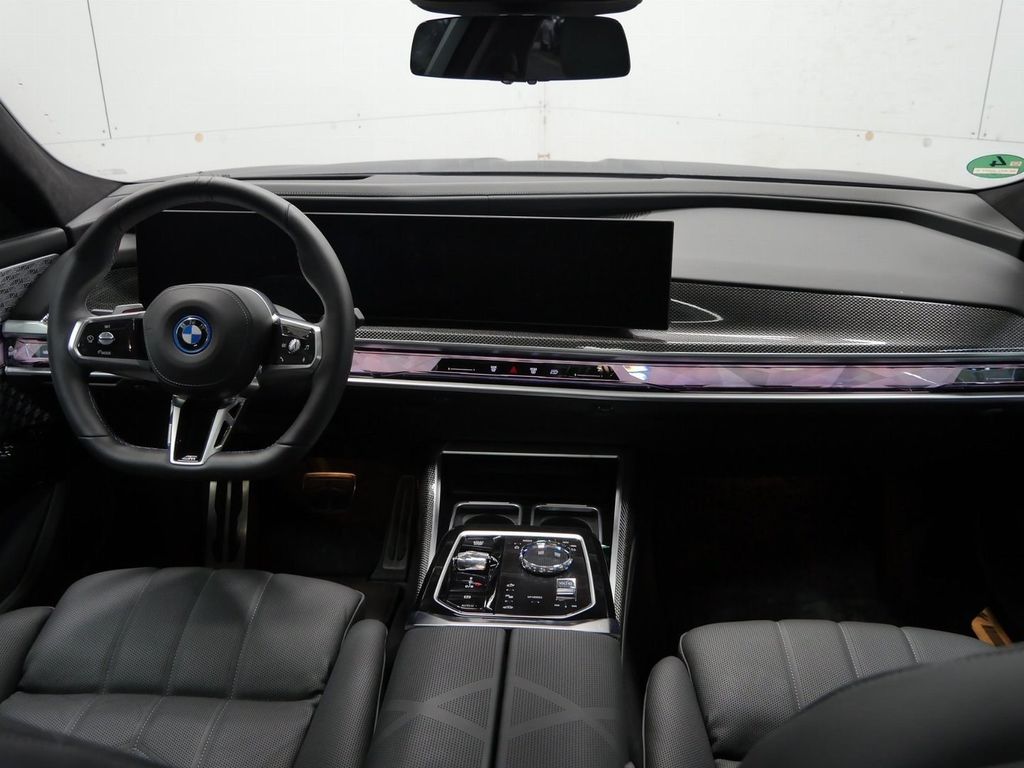 BMW i7 2025
