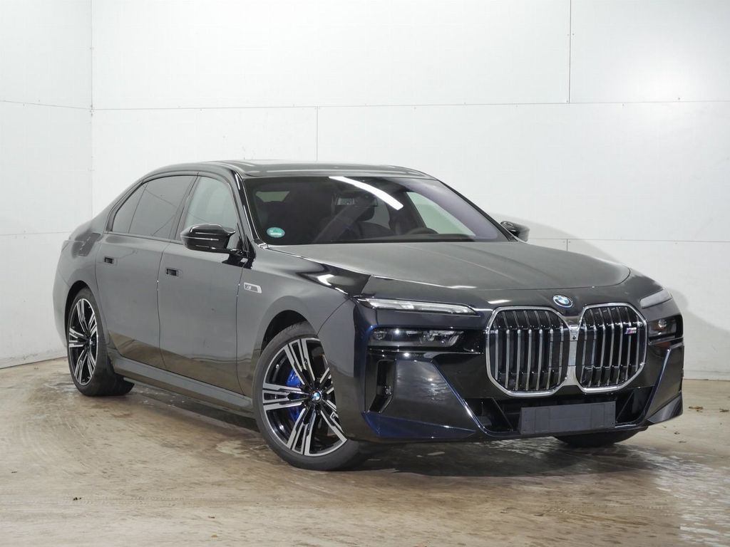 BMW i7 2025
