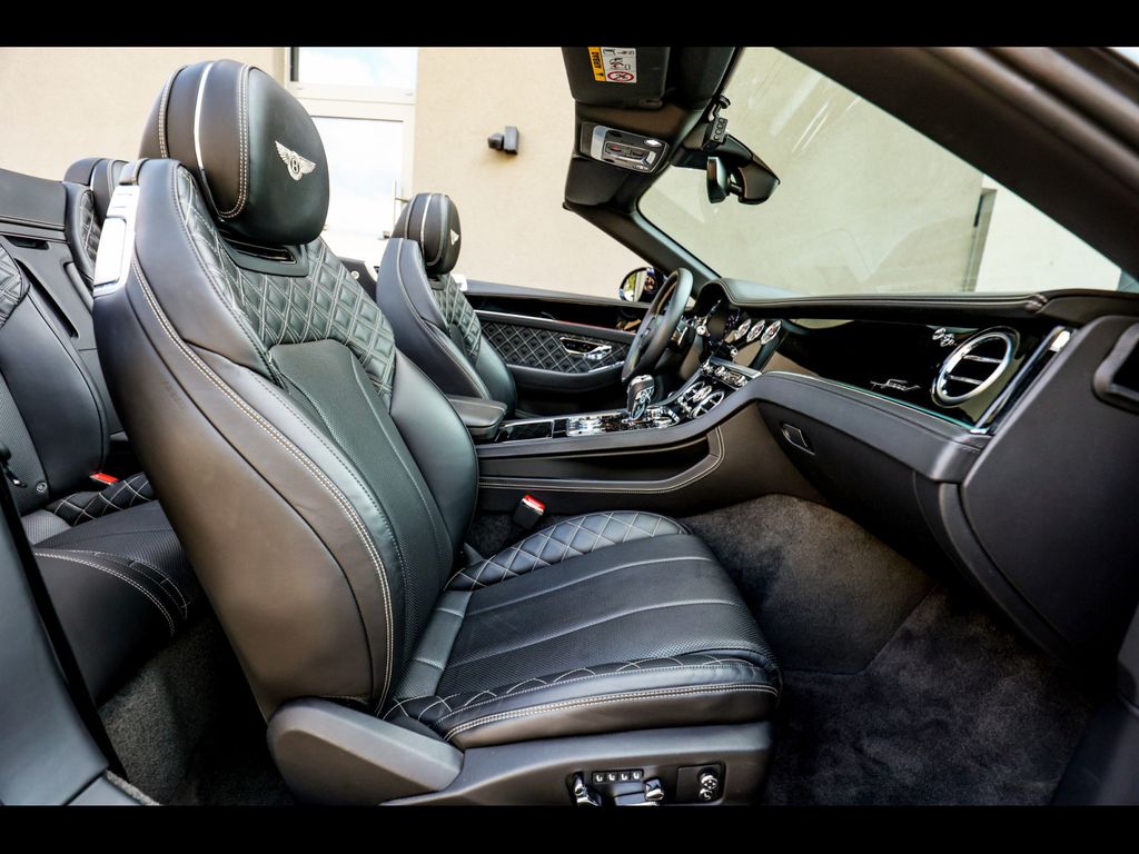 Bentley Continental GTC 2022