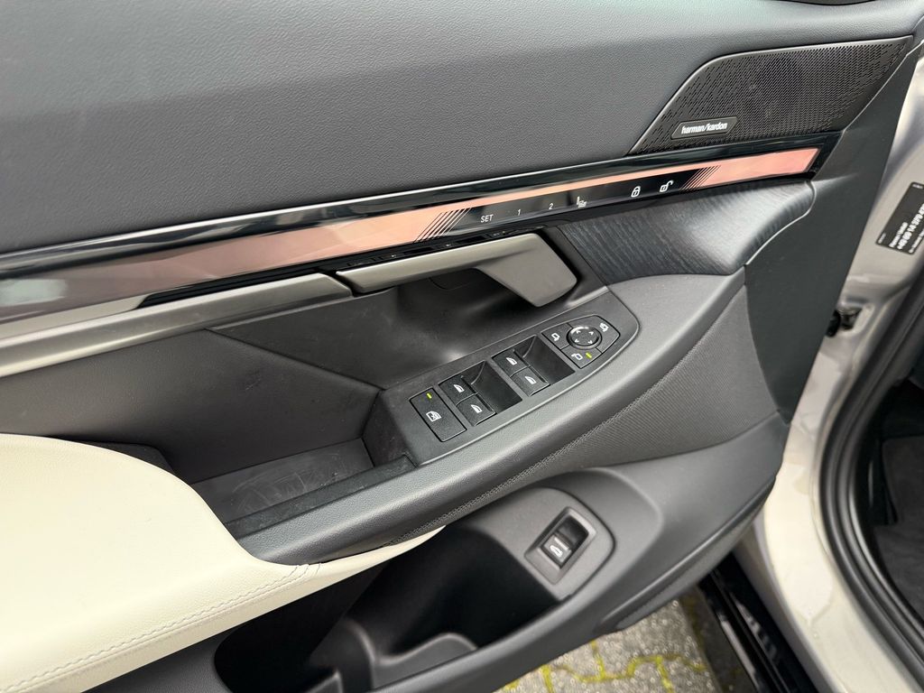 BMW i5 2025