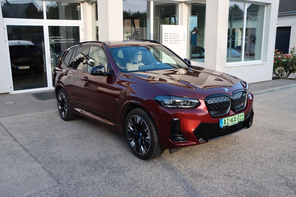 BMW iX3 2025