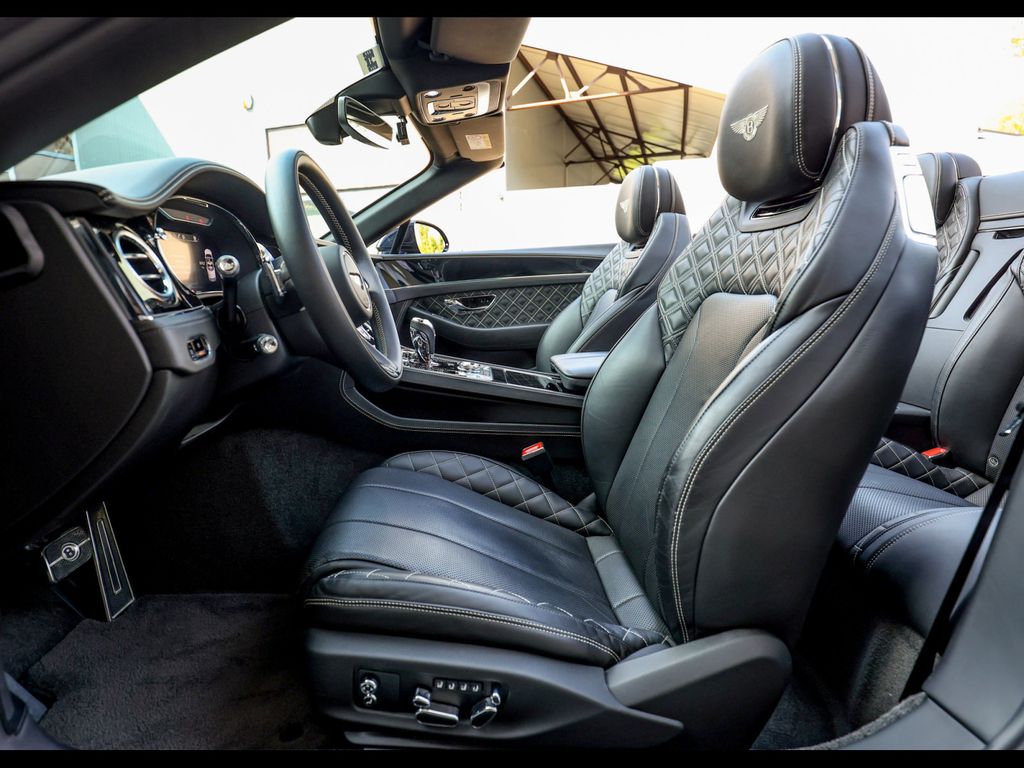 Bentley Continental GTC 2022