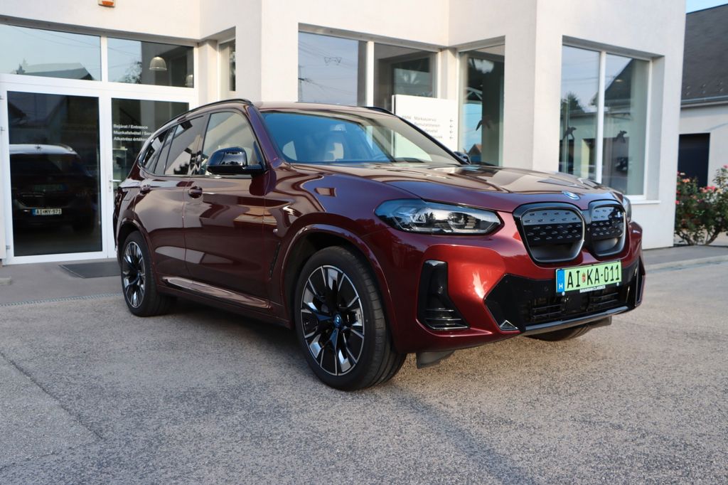 BMW iX3 2025