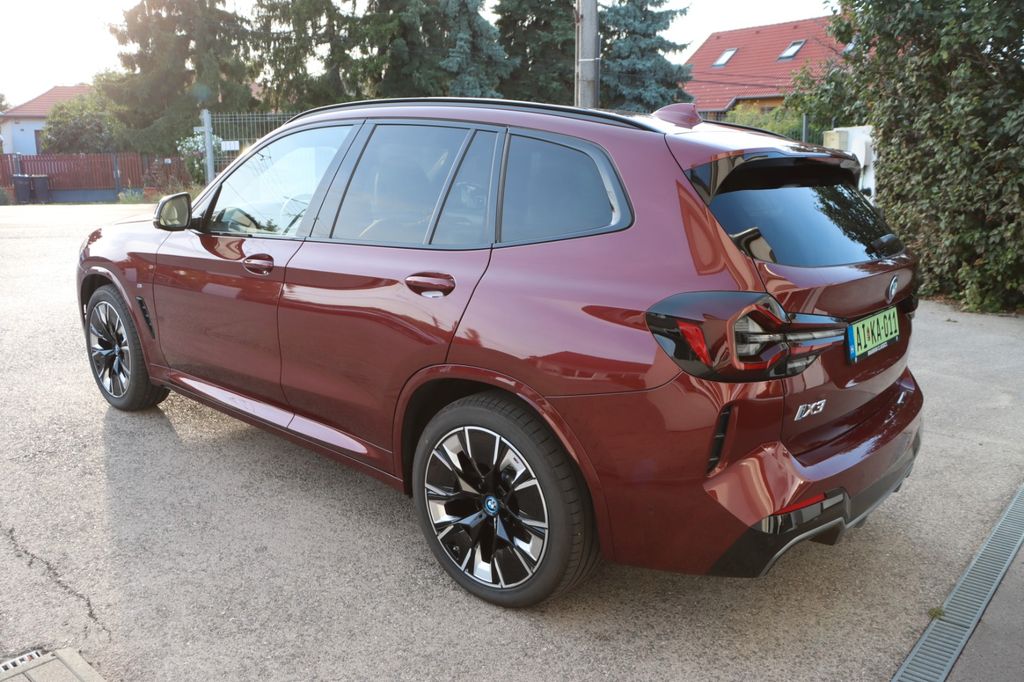 BMW iX3 2025