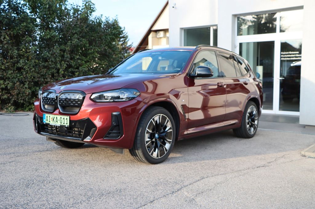 BMW iX3 2025