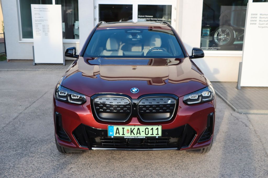 BMW iX3 2025
