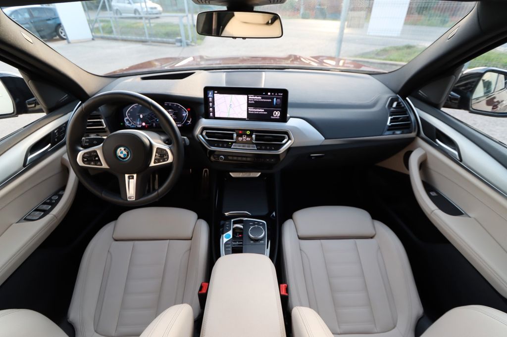 BMW iX3 2025