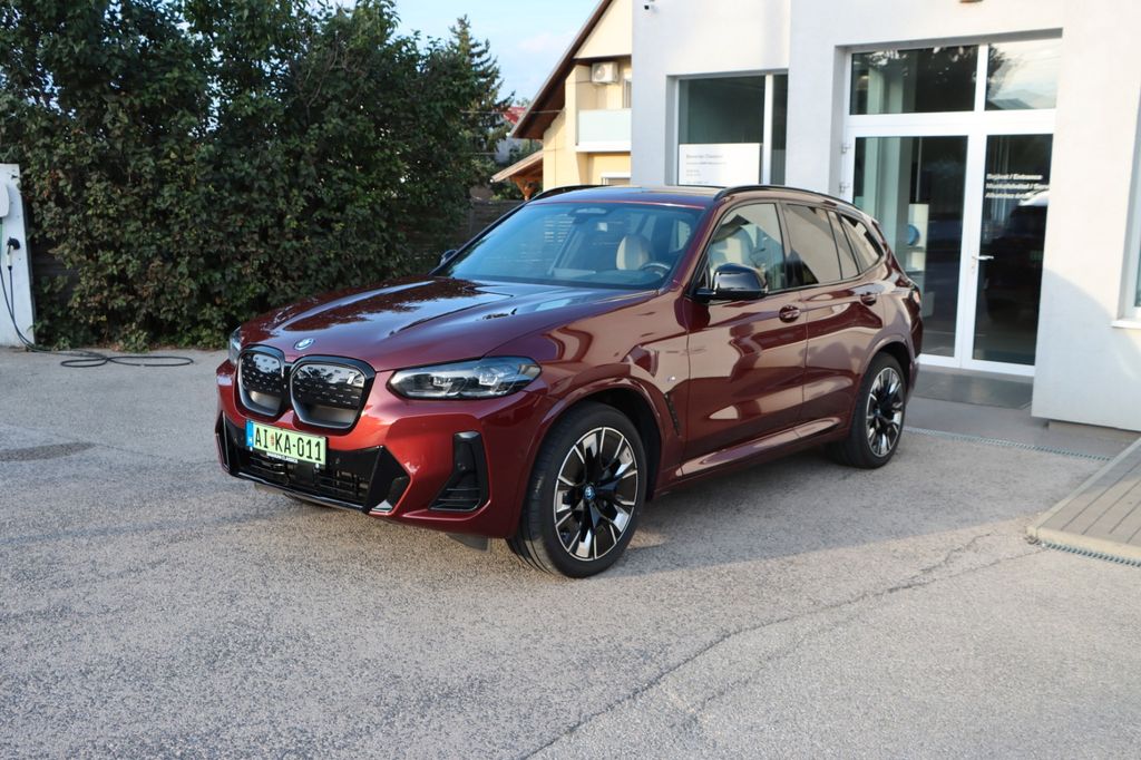 BMW iX3 2025