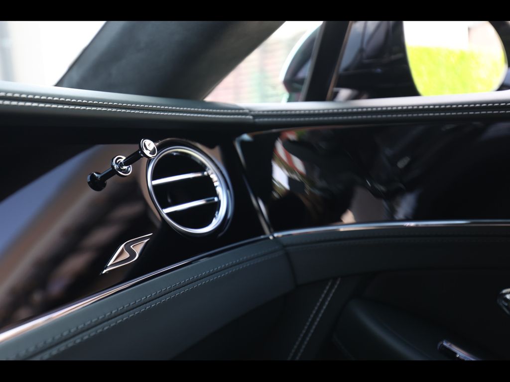 Bentley Continental 2023