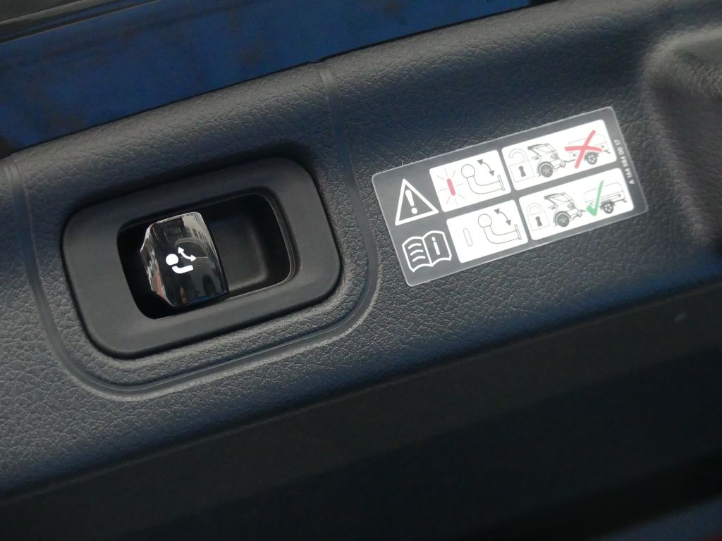 Mercedes-Benz C 300 2025