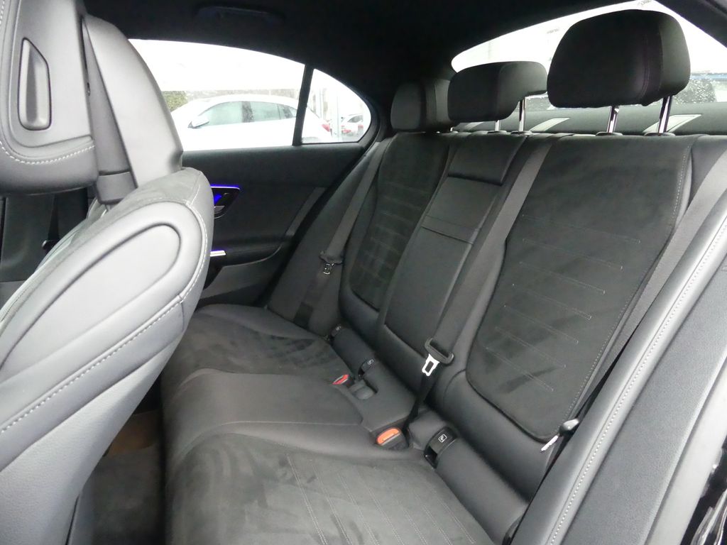 Mercedes-Benz C 300 2025