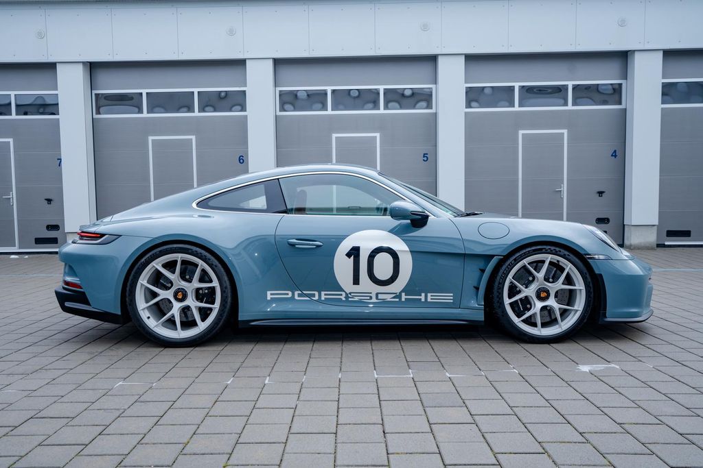 Porsche 992 2025