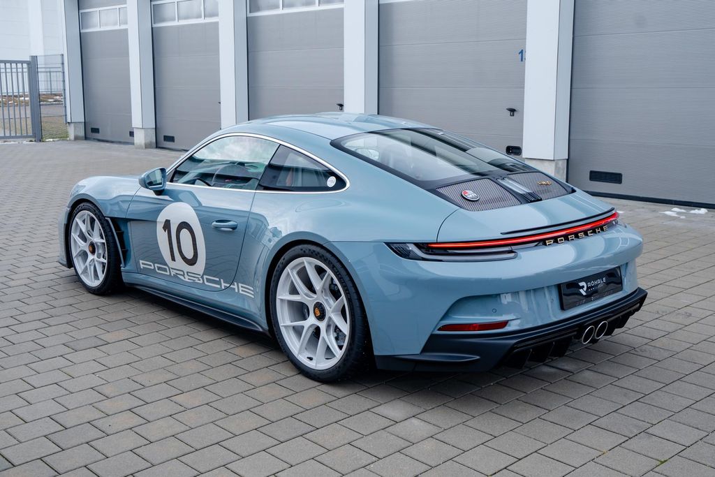 Porsche 992 2025