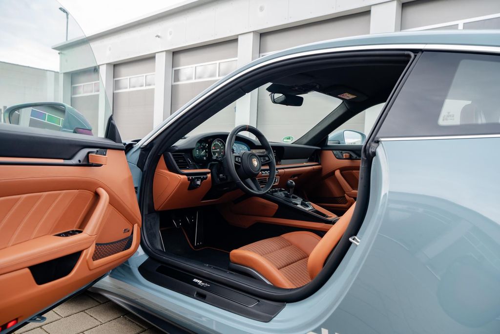 Porsche 992 2025