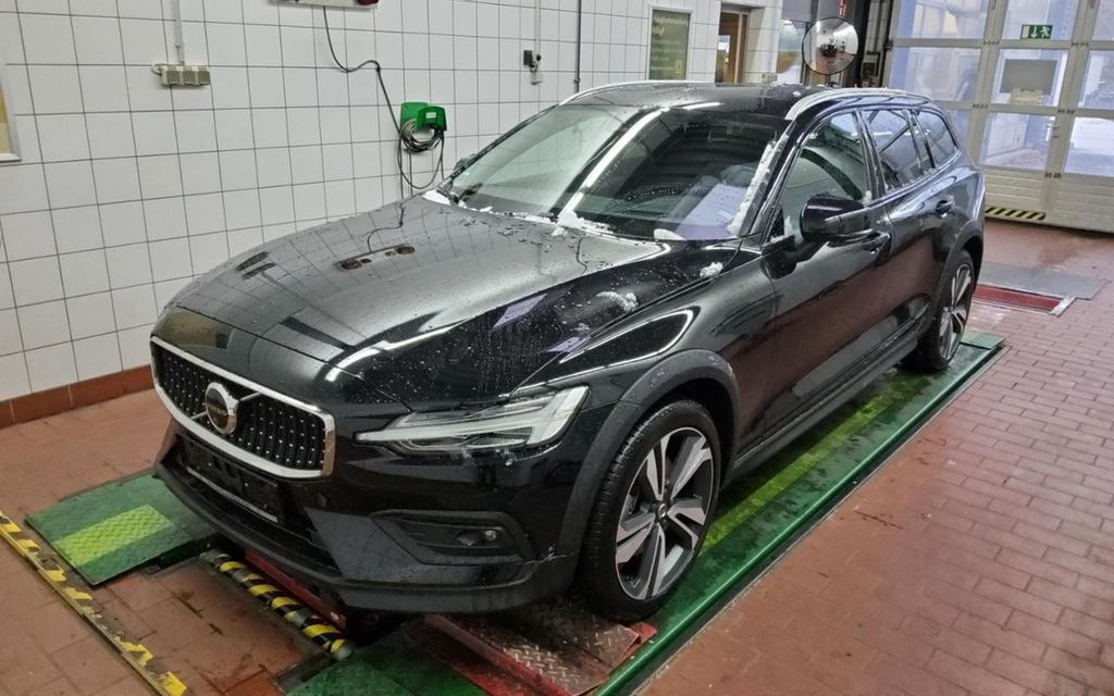 Volvo V60 Cross Country 2024