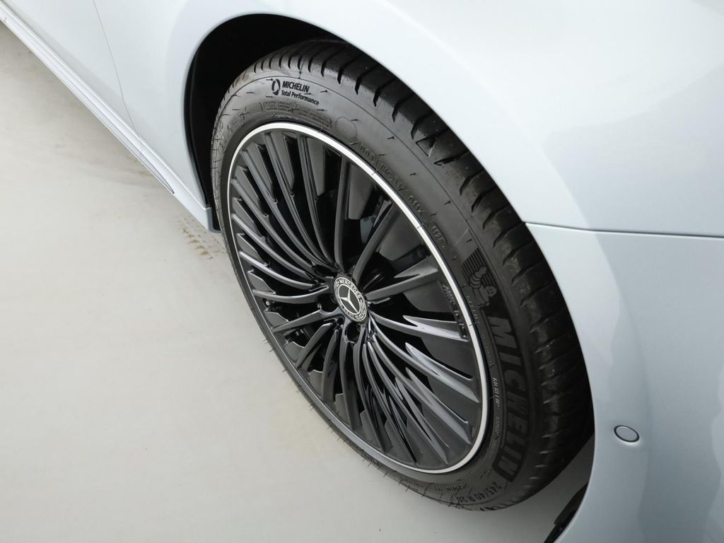 Mercedes-Benz E 300 2025