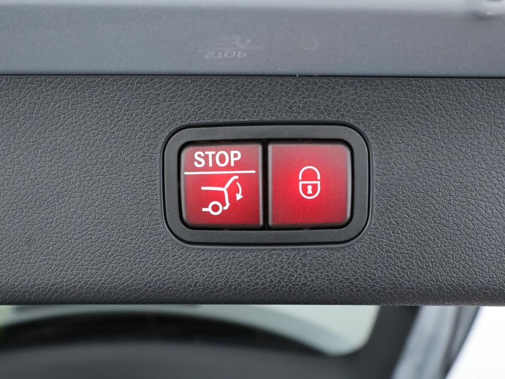 Mercedes-Benz E 300 2025