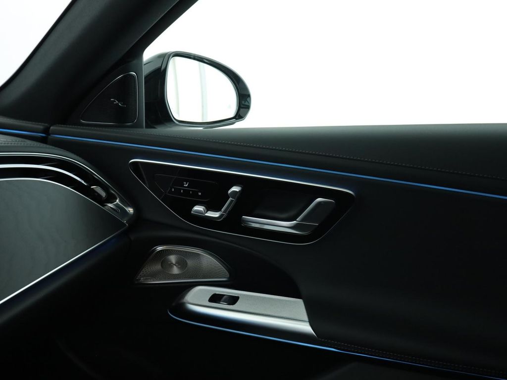 Mercedes-Benz E 300 2025