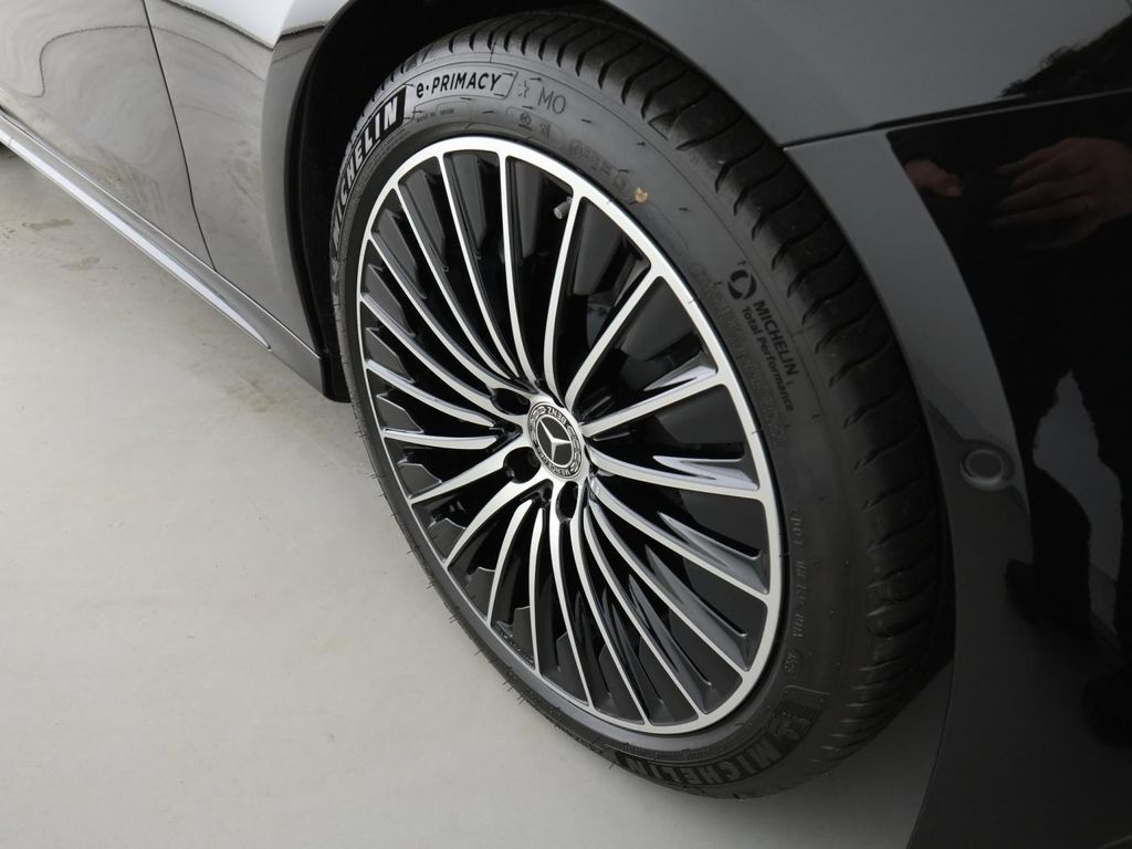 Mercedes-Benz E 300 2025