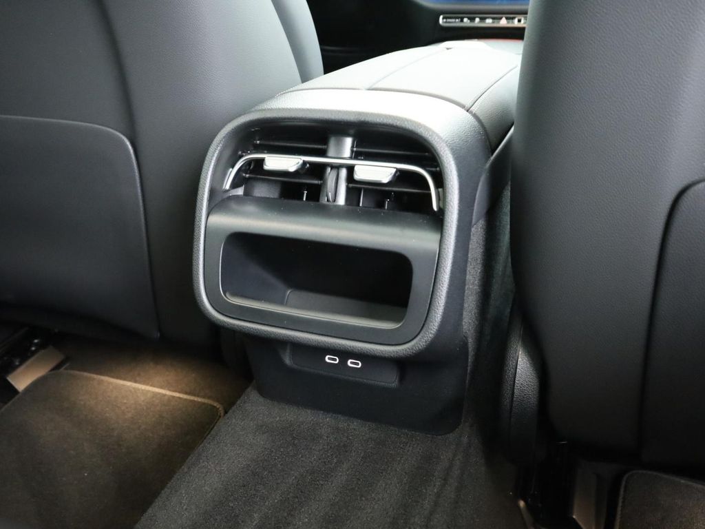 Mercedes-Benz E 300 2025