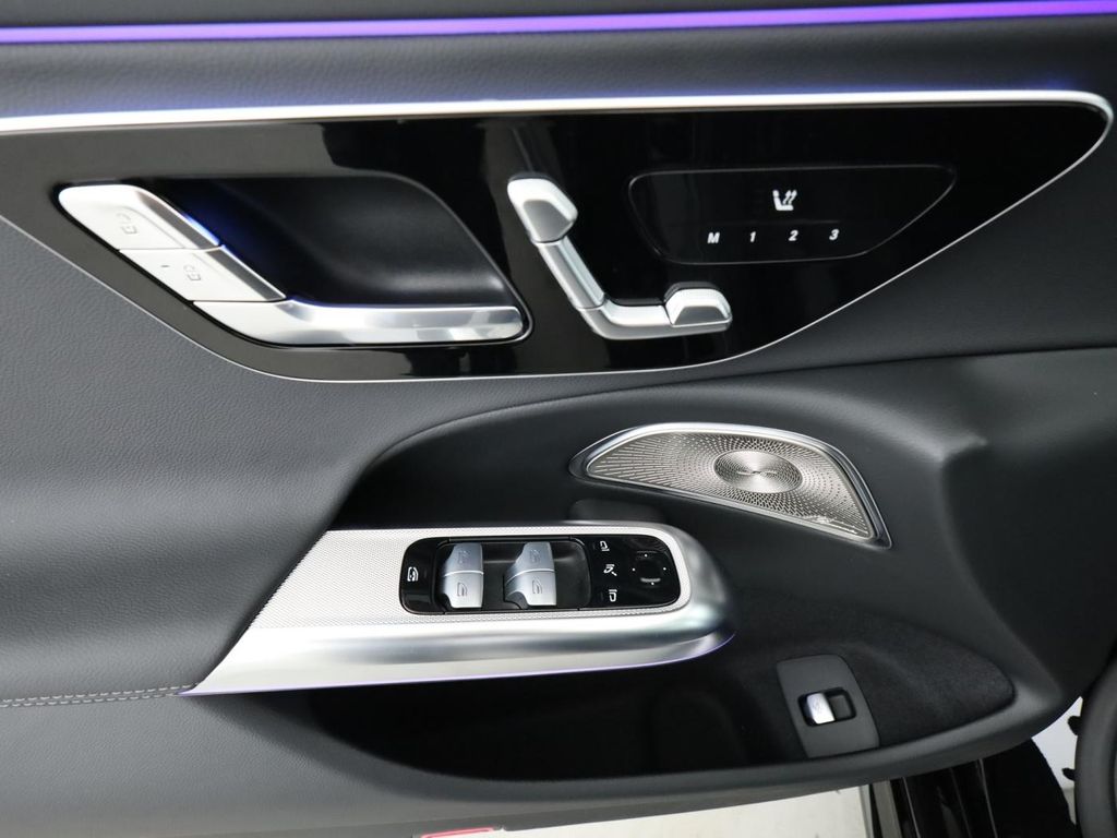 Mercedes-Benz E 300 2025