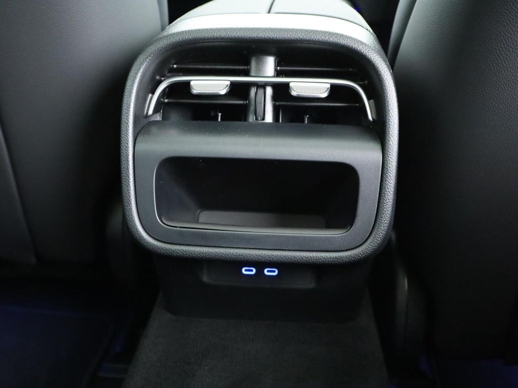 Mercedes-Benz E 300 2025