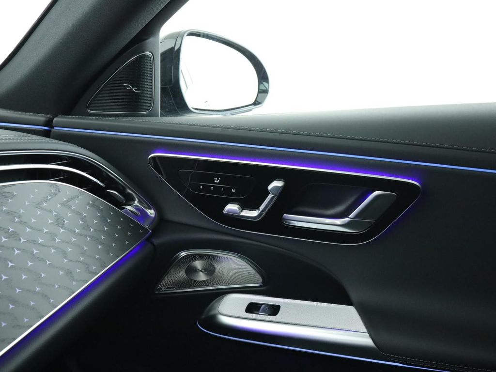 Mercedes-Benz E 300 2025