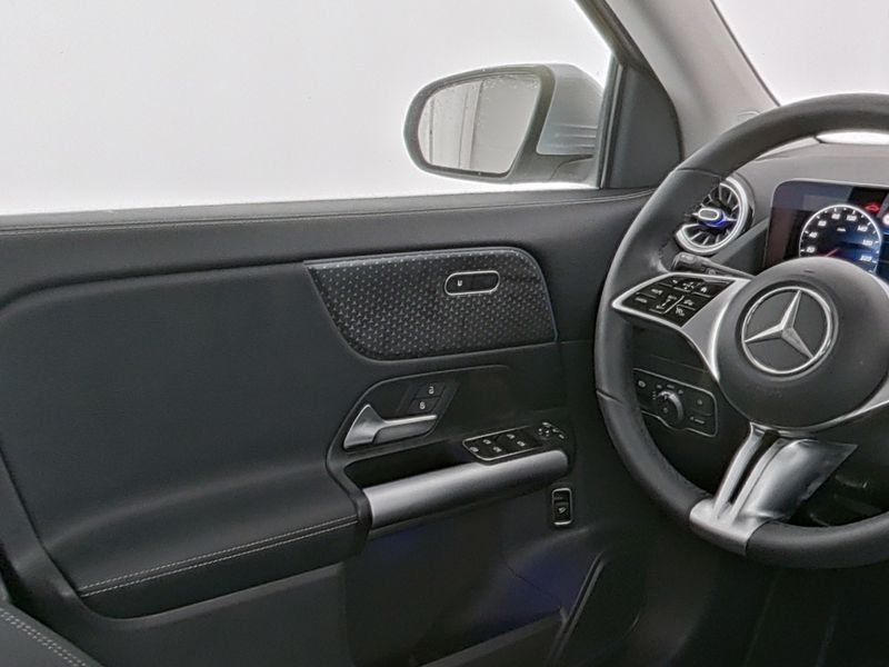 Mercedes-Benz GLA 200 2024