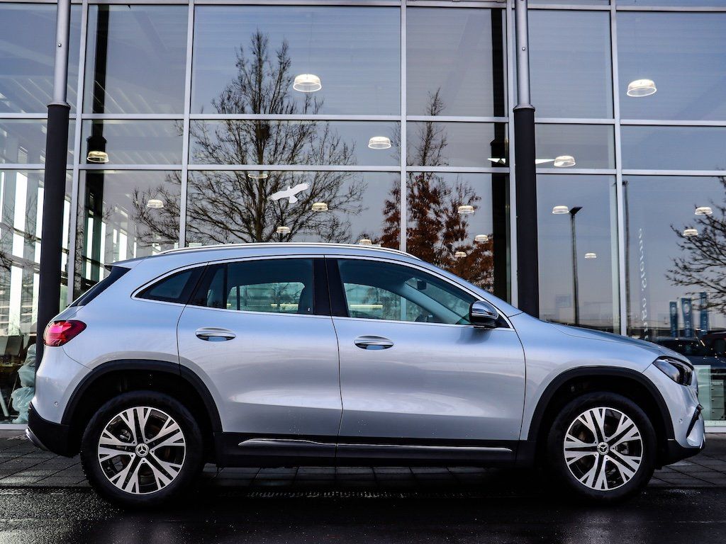 Mercedes-Benz GLA 200 2024