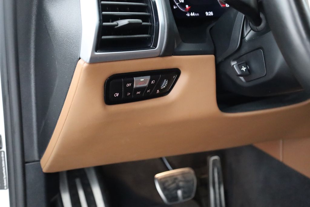 BMW M8 2023