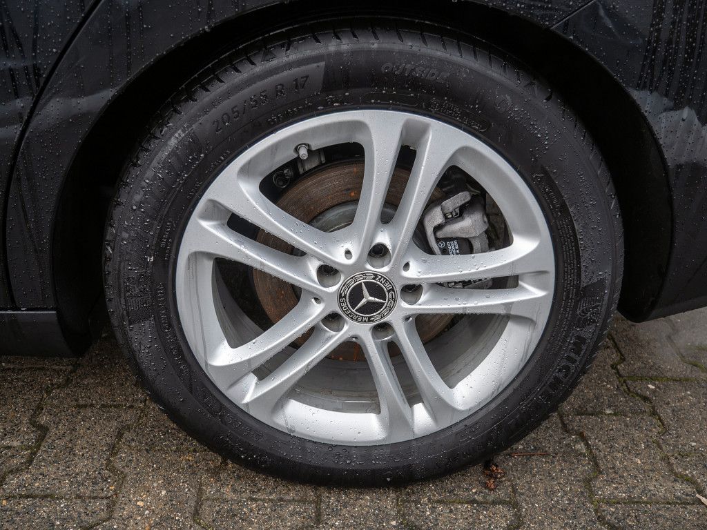 Mercedes-Benz CLA 220 2025