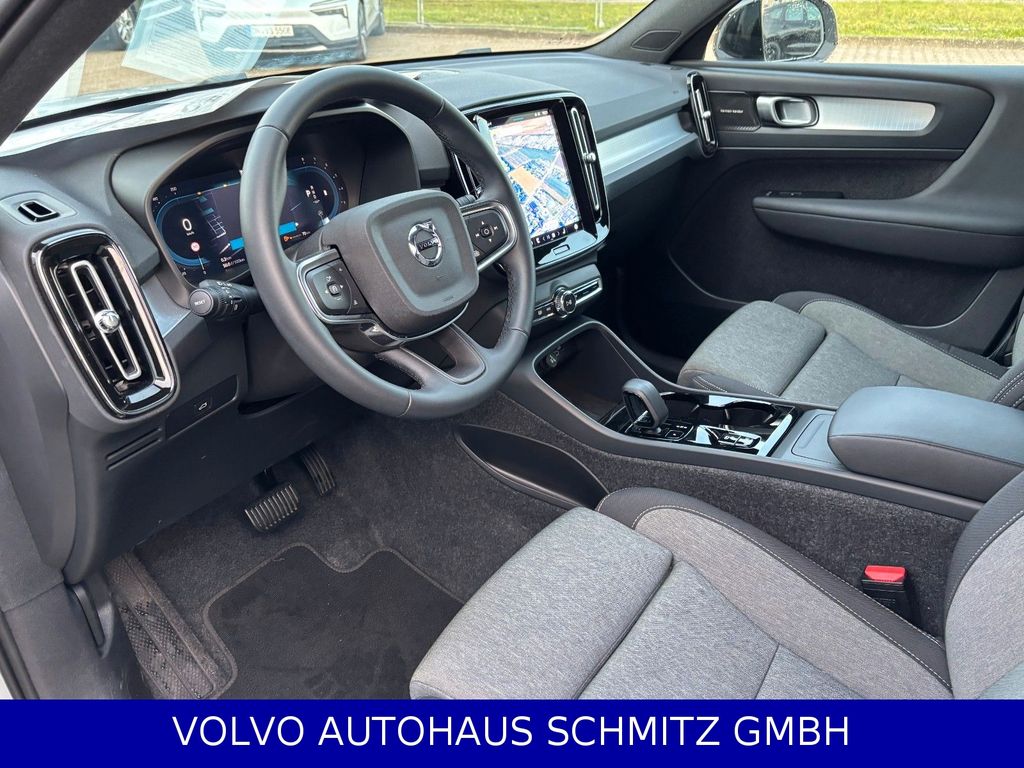 Volvo XC40 2025