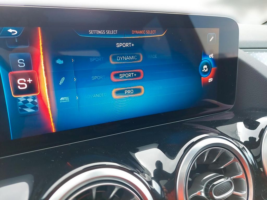 Mercedes-Benz GLA 45 AMG 2025