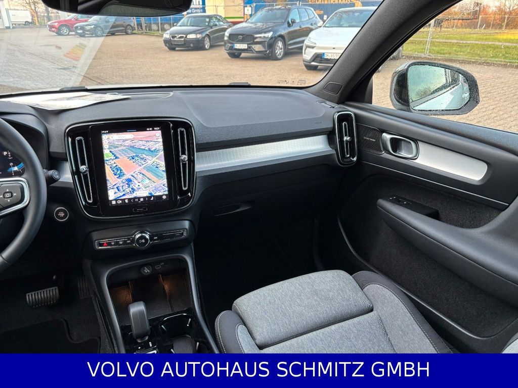 Volvo XC40 2025