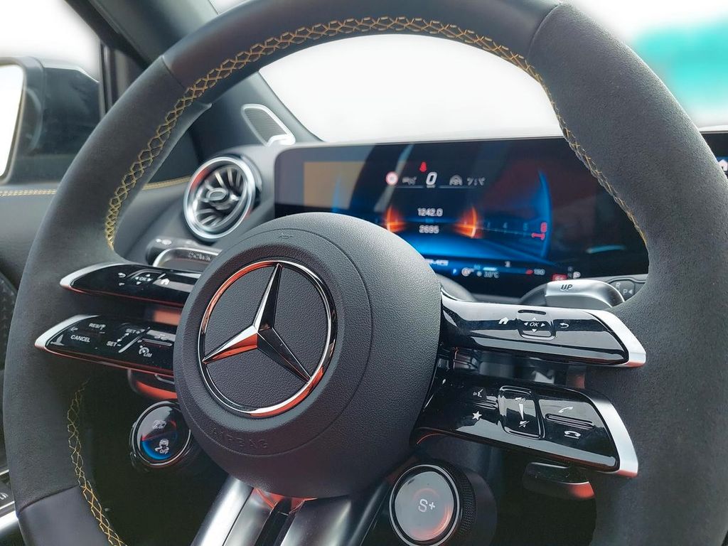 Mercedes-Benz GLA 45 AMG 2025