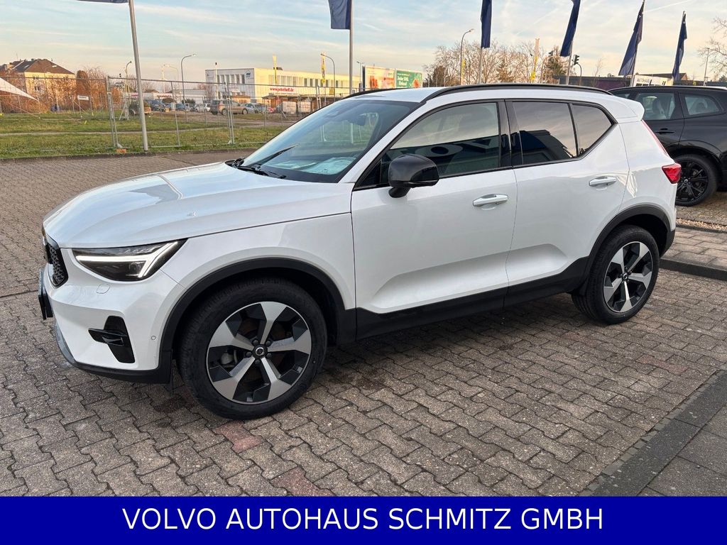 Volvo XC40 2025