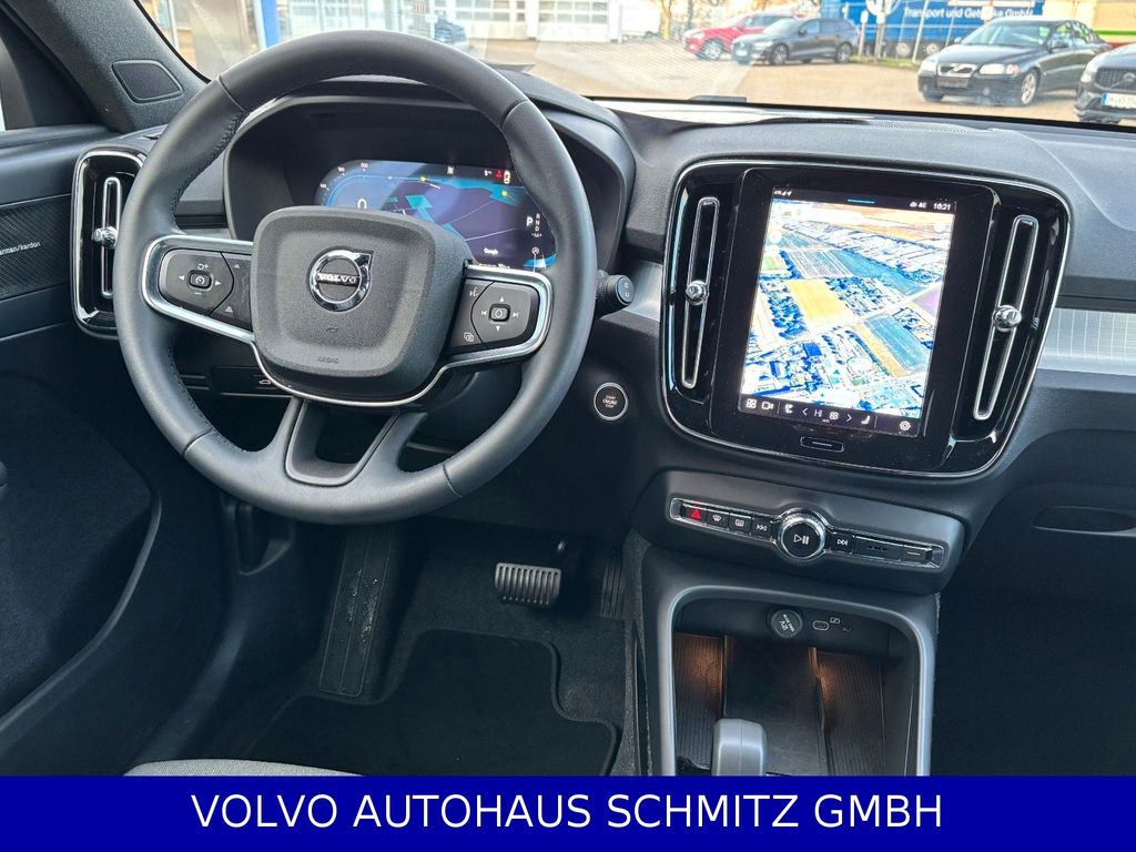 Volvo XC40 2025