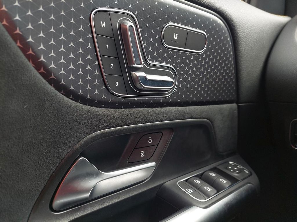 Mercedes-Benz GLA 45 AMG 2025