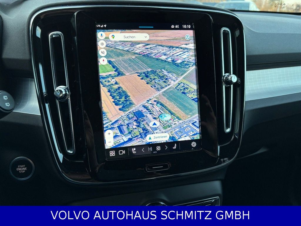 Volvo XC40 2025