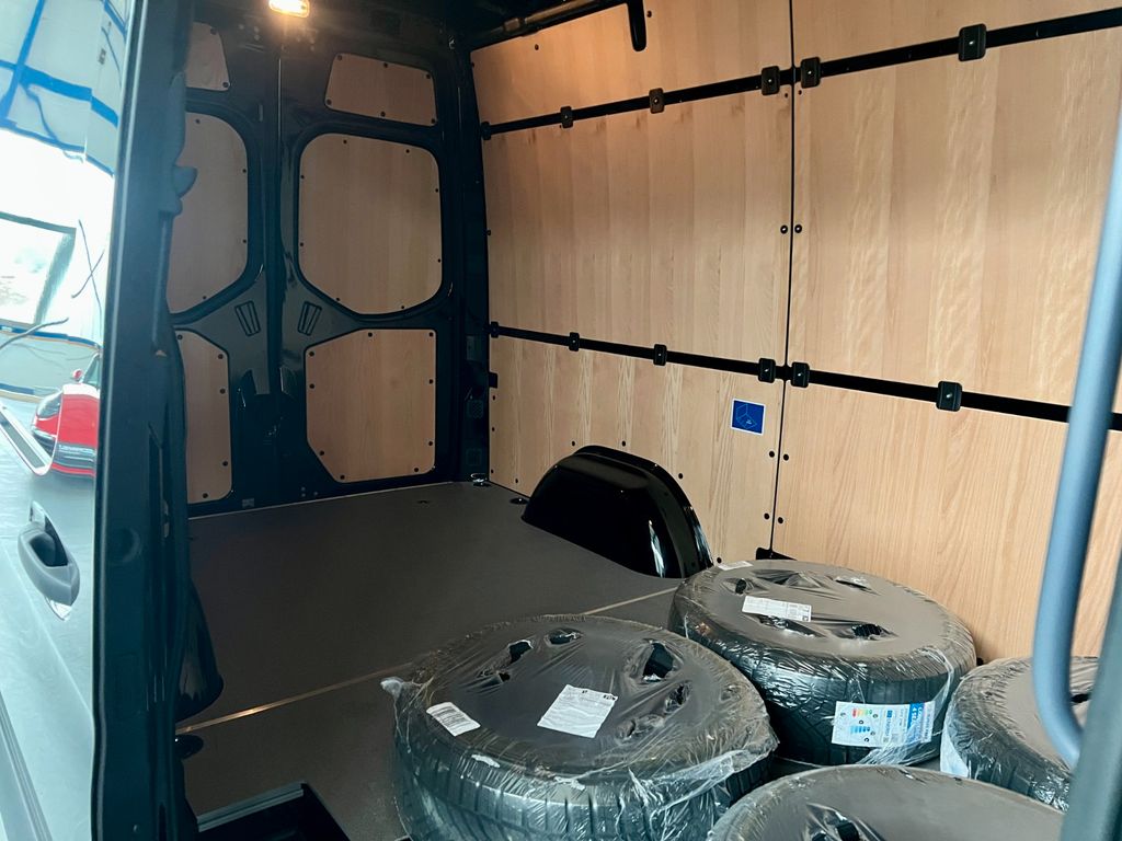 Mercedes-Benz Sprinter 2025