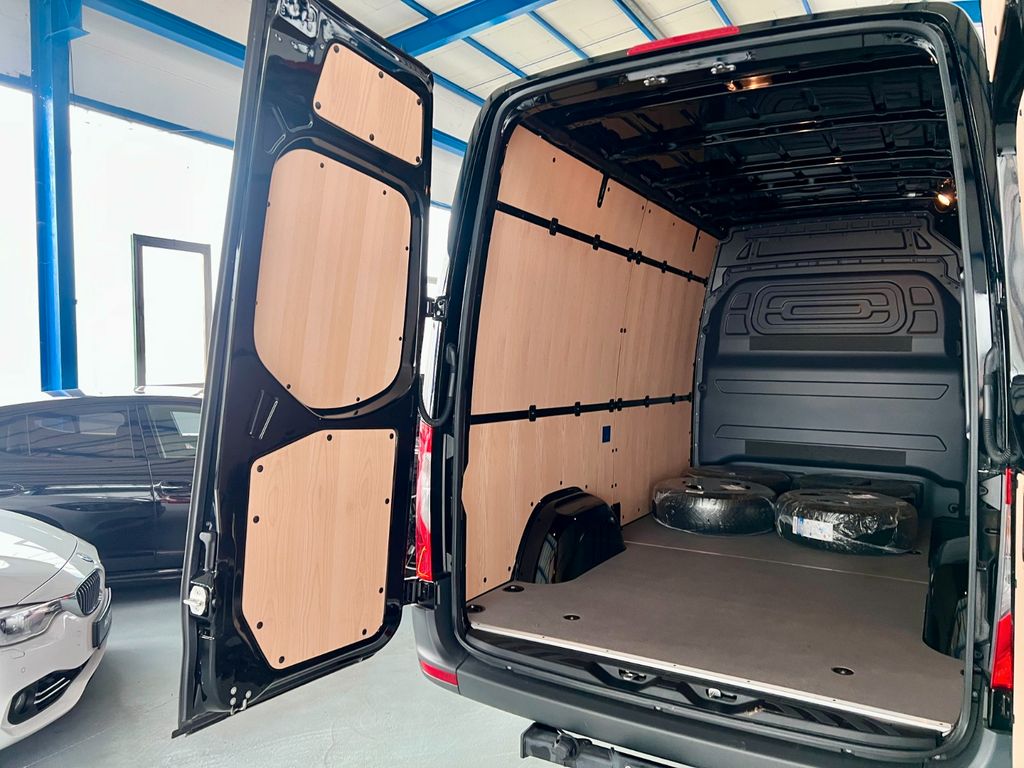 Mercedes-Benz Sprinter 2025